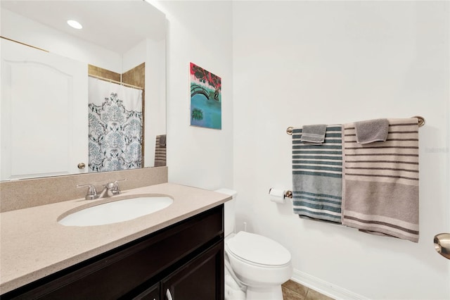 bathroom with curtained shower, vanity, and toilet