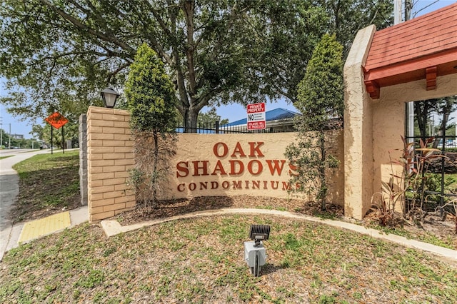 community / neighborhood sign featuring fence