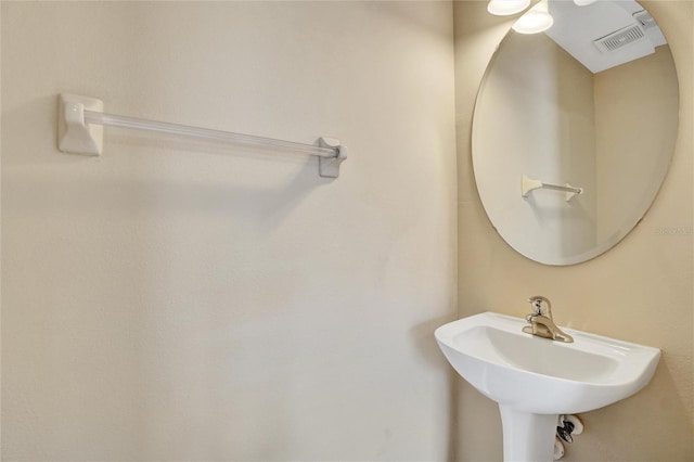 bathroom featuring sink