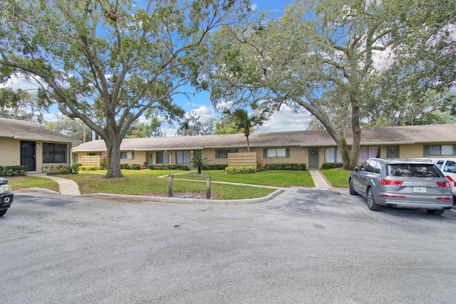 ranch-style home featuring a front yard