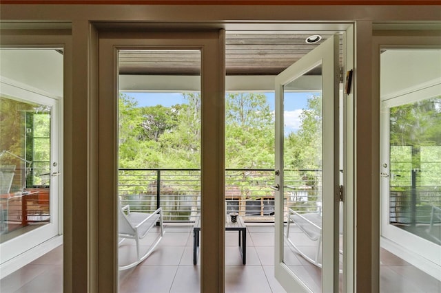 entryway featuring a healthy amount of sunlight and light tile patterned flooring