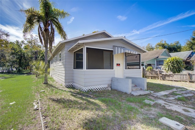 bungalow featuring a front yard