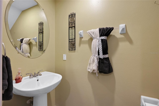 bathroom with sink