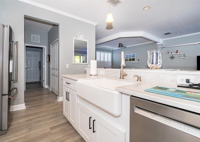 bathroom with hardwood / wood-style flooring, ceiling fan, crown molding, and sink