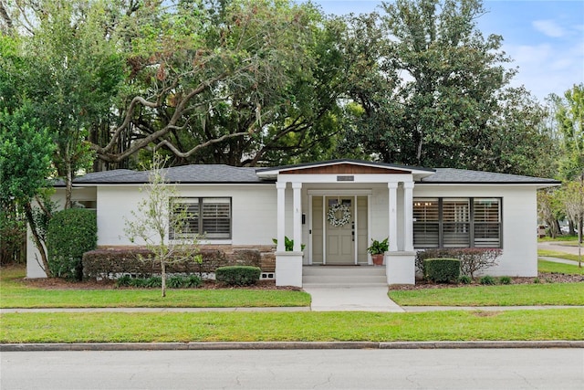 view of front of house with a front yard