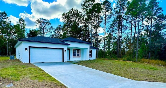 view of front of home featuring a front yard and a garage