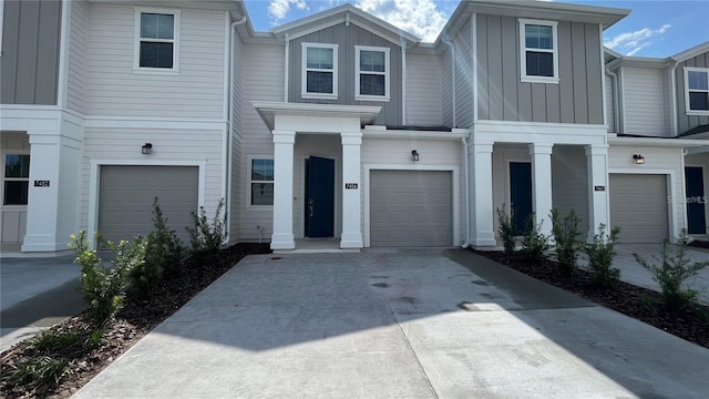 townhome / multi-family property featuring a garage