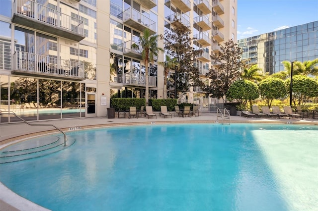 view of swimming pool