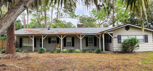 ranch-style house featuring a porch