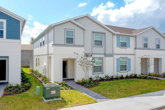 view of front of home with a front lawn