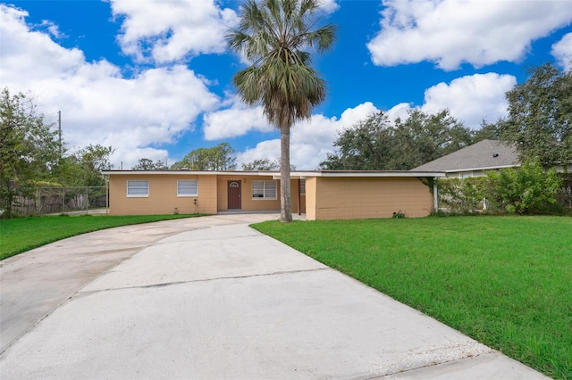 single story home with a front lawn