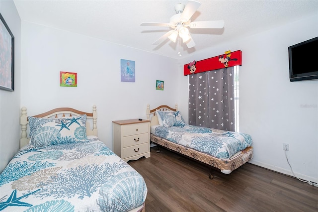 bedroom with ceiling fan, dark hardwood / wood-style floors, and a textured ceiling