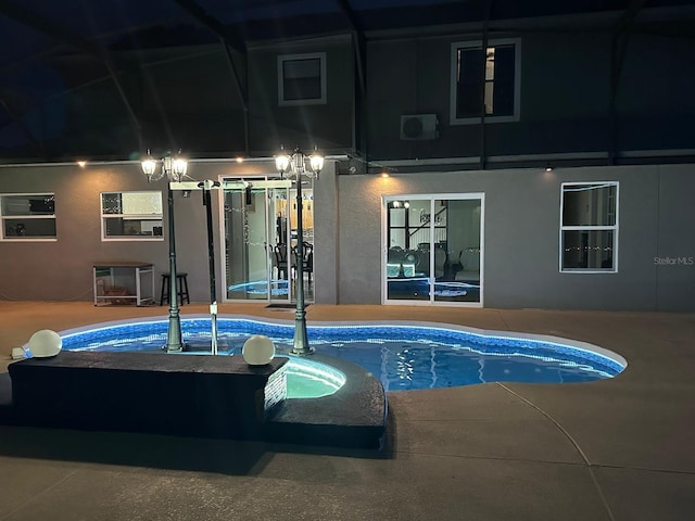 view of swimming pool featuring a jacuzzi and a patio area