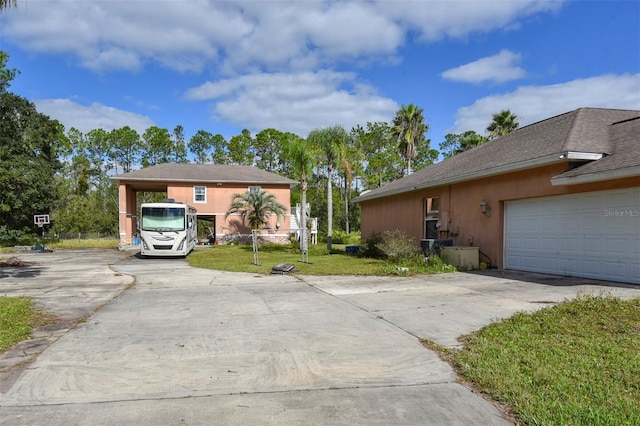 view of front of home featuring a front yard and a garage