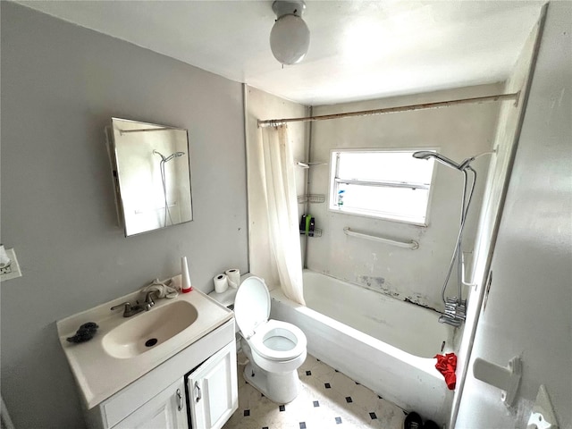 full bathroom with shower / bath combination with curtain, vanity, and toilet