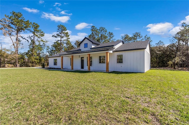 modern farmhouse style home featuring a front lawn