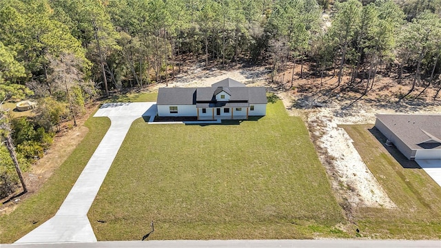 bird's eye view featuring a wooded view