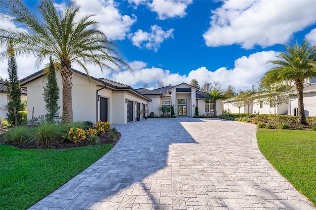 view of front of property featuring a front yard and a garage