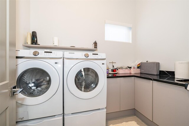 washroom featuring washer and clothes dryer