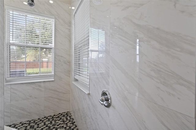 bathroom featuring tiled shower