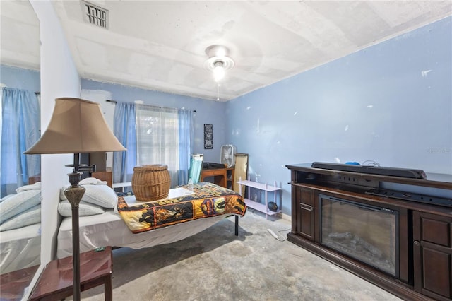 bedroom with ceiling fan