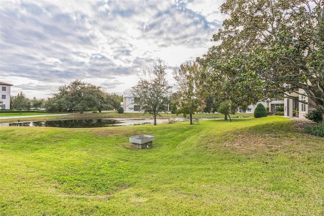 view of yard featuring a water view