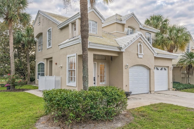 view of front of house with stucco siding and concrete driveway