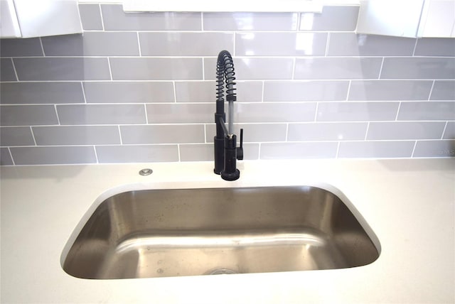 room details featuring sink