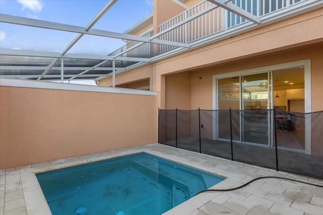 view of pool featuring an outdoor hot tub and a patio