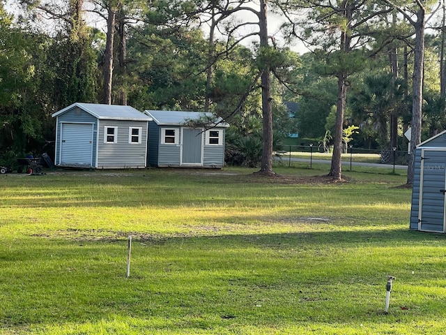 view of yard featuring a storage shed