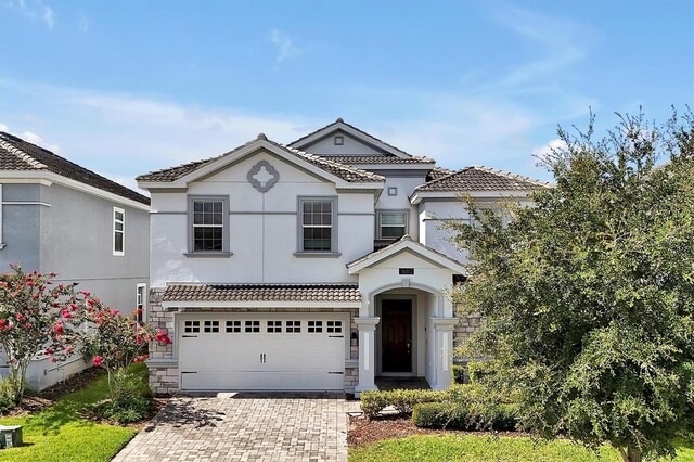 view of front facade featuring a garage