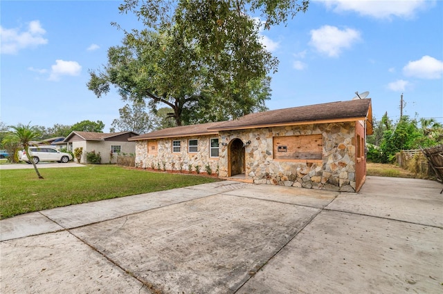 ranch-style house with a front yard