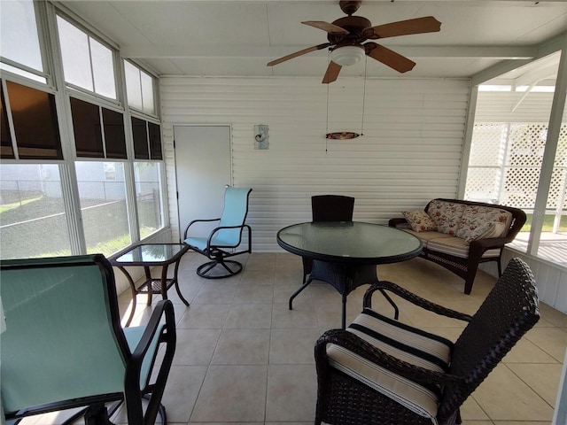 sunroom with ceiling fan