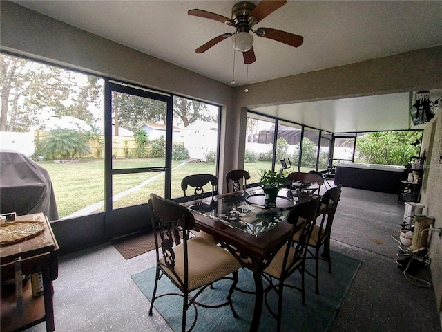 sunroom / solarium featuring a ceiling fan