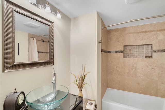 bathroom with shower / tub combo with curtain