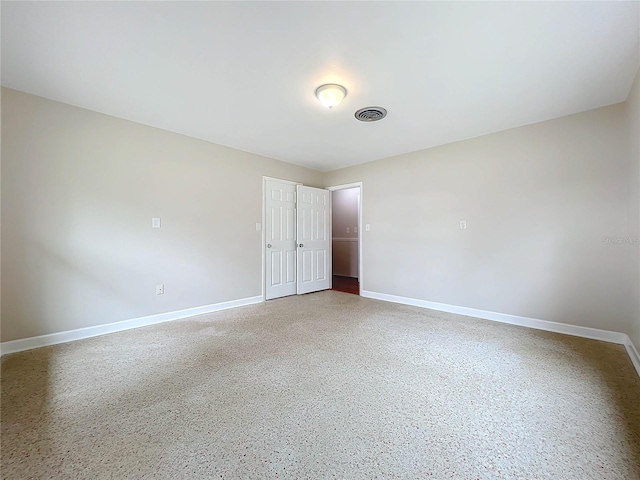 empty room featuring baseboards