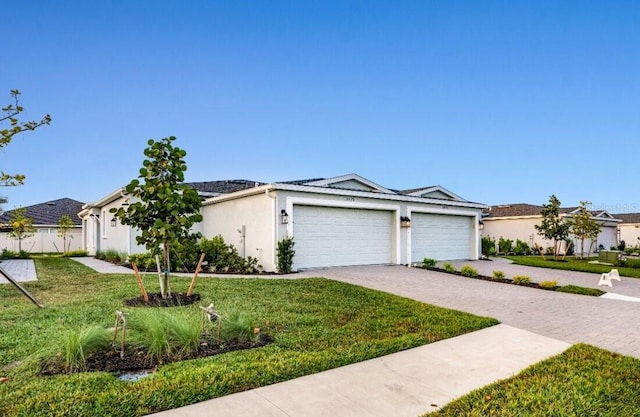 view of front of property featuring a front yard and a garage