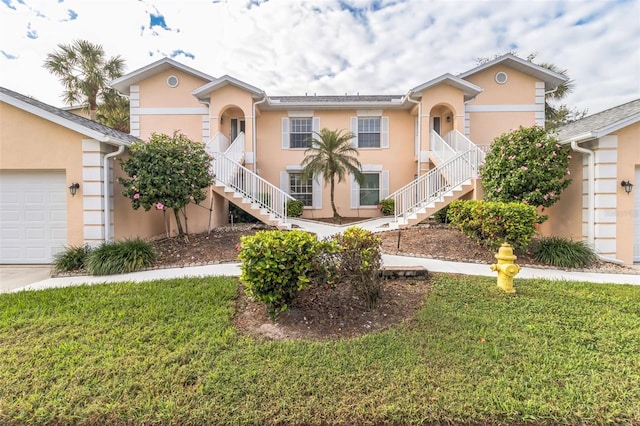 view of front of house featuring a front lawn