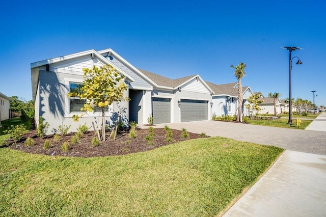 view of front facade featuring a front yard and a garage