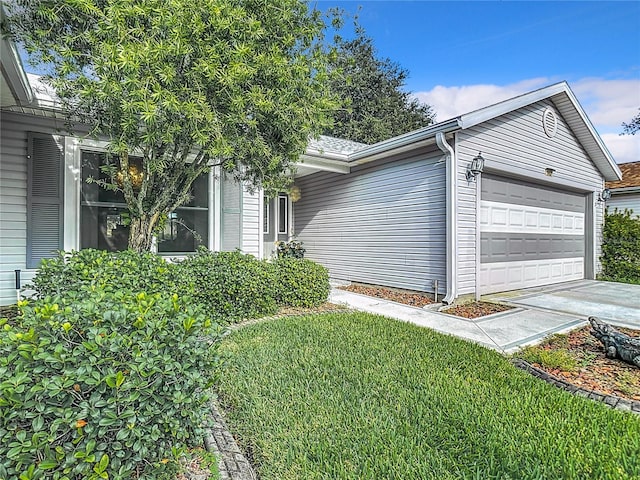 single story home featuring a garage