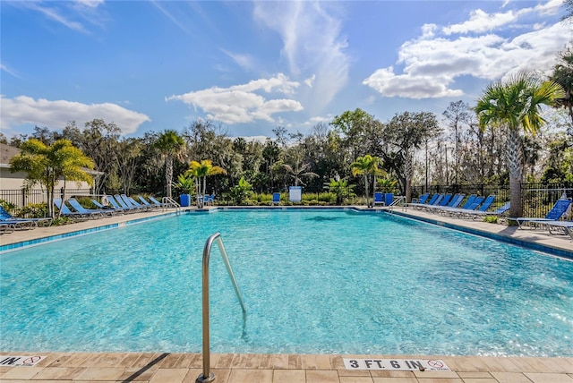 view of swimming pool