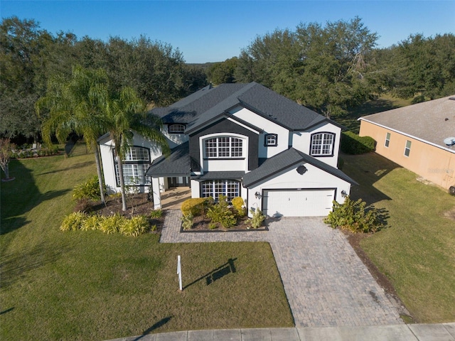 view of front of house featuring a front lawn