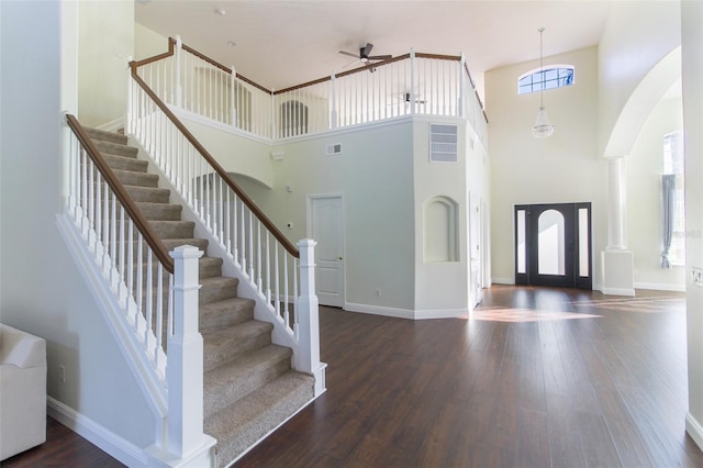 entryway featuring dark wood-type flooring and ceiling fan