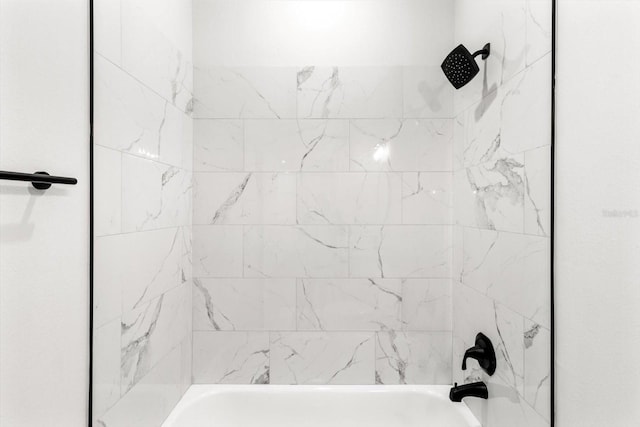 bathroom featuring tiled shower / bath