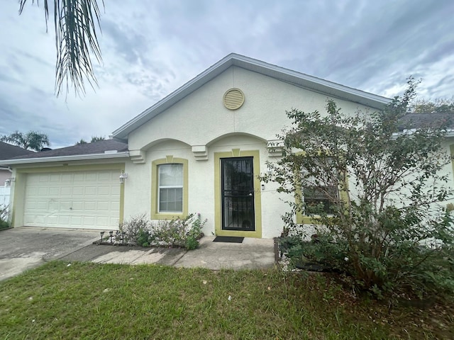 view of front of house featuring a garage