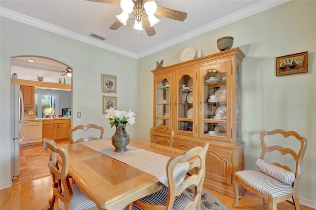 dining room with light hardwood / wood-style flooring, ceiling fan, crown molding, and sink