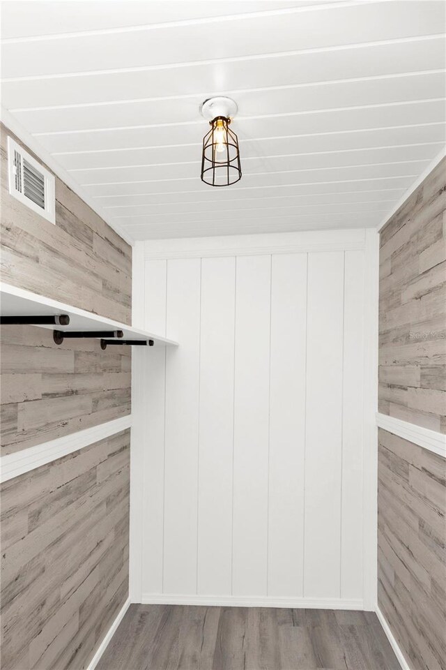 5305 S Ridgewood Ave, Port Orange, FL 32127 - walk in closet featuring wood finished floors