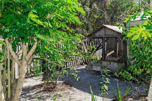 view of yard with an outbuilding and fence