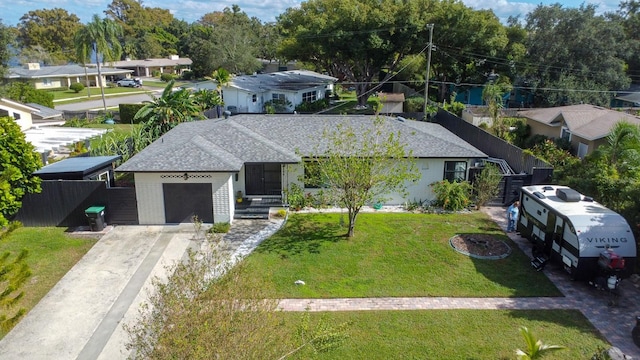 view of front facade with a garage and a front yard