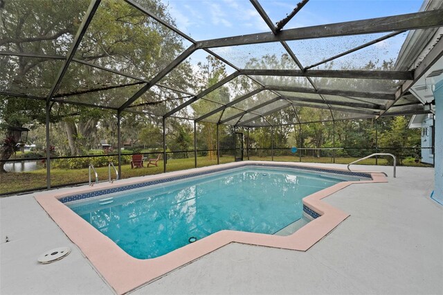 5016 Dorman Rd, Lakeland, FL 33813 - swimming pool with a patio area